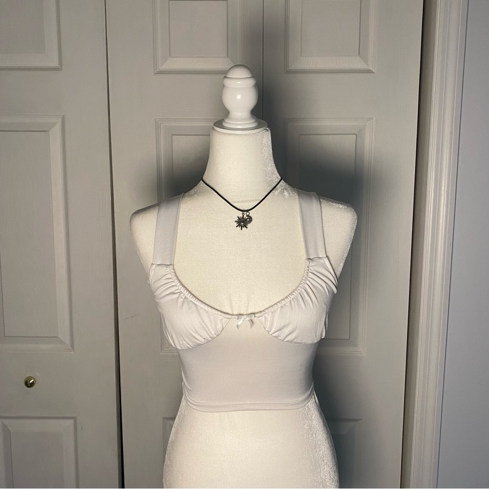 Divided Cropped Top - Picture 3 of 5